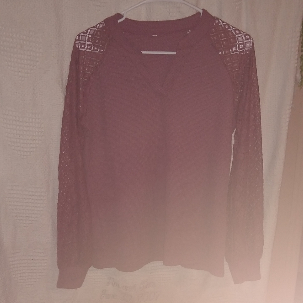 Women's Lace Sleeve Top - Burgundy